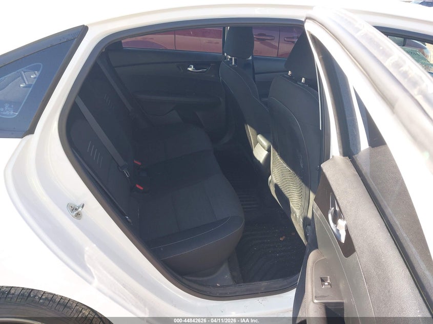 2019 Kia Forte 2.0 S white Lot 111044842626 Vin 3KPF34AD2KE019170