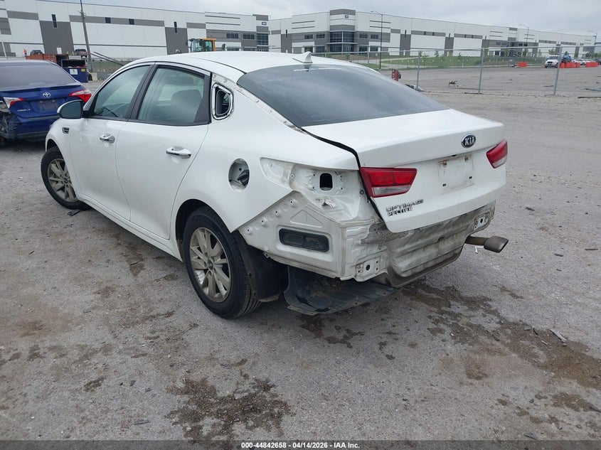 Vin: knagt4l3xh5157341, lot: 45339966, kia optima lx 20173