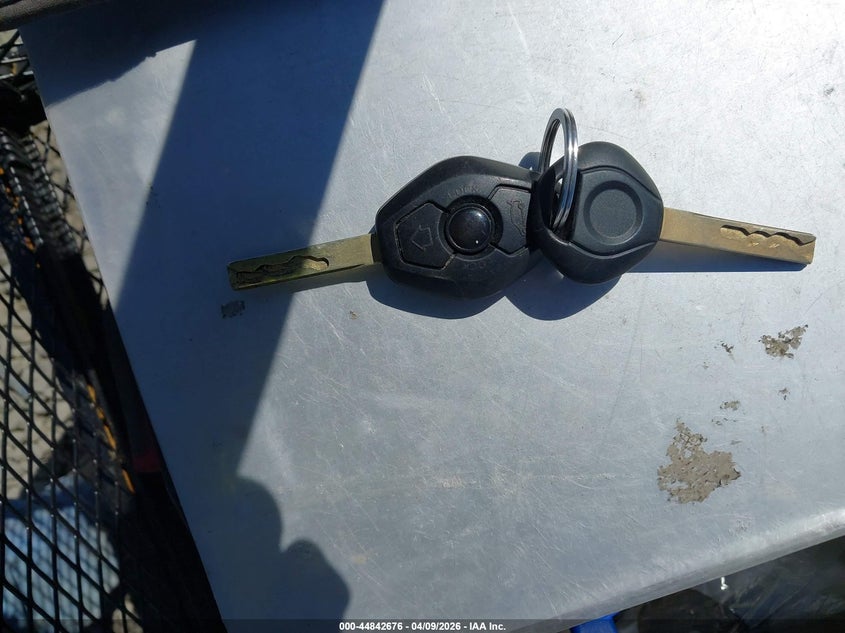 2004 BMW 330Xi VIN: WBAEW53444PN35407 Lot: 44842676