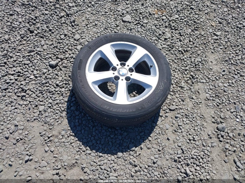 2004 BMW 330Xi VIN: WBAEW53444PN35407 Lot: 44842676