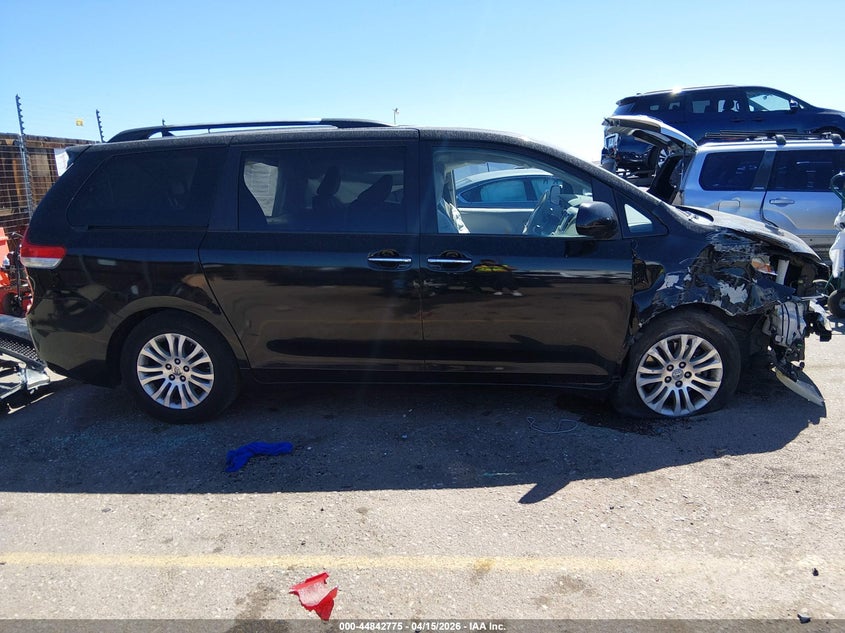 2013 Toyota Sienna Xle V6 8 Passenger VIN: 5TDYK3DC1DS349724 Lot: 44842775