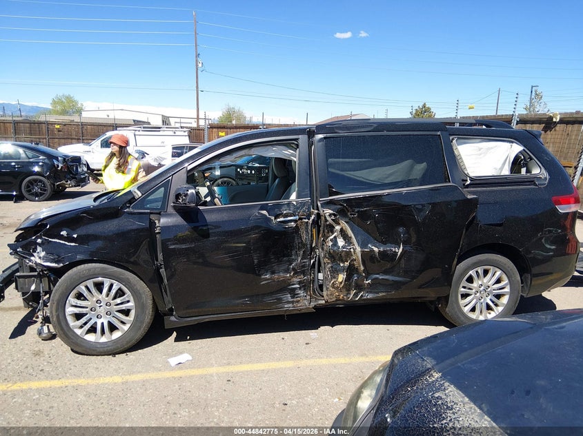 2013 Toyota Sienna Xle V6 8 Passenger VIN: 5TDYK3DC1DS349724 Lot: 44842775