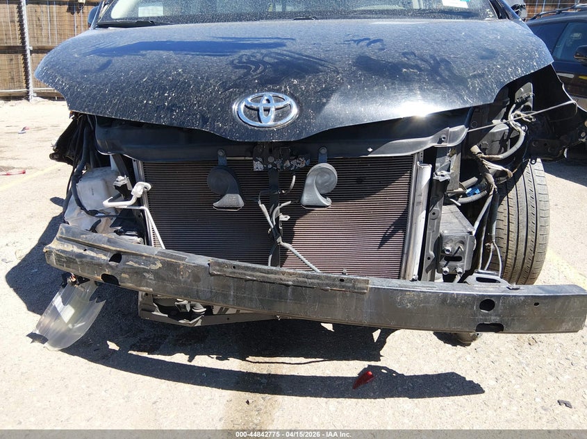 2013 Toyota Sienna Xle V6 8 Passenger VIN: 5TDYK3DC1DS349724 Lot: 44842775