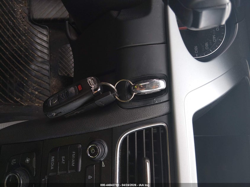 2010 Audi A4 2.0T Premium VIN: WAUEFAFLXAN052913 Lot: 44842780