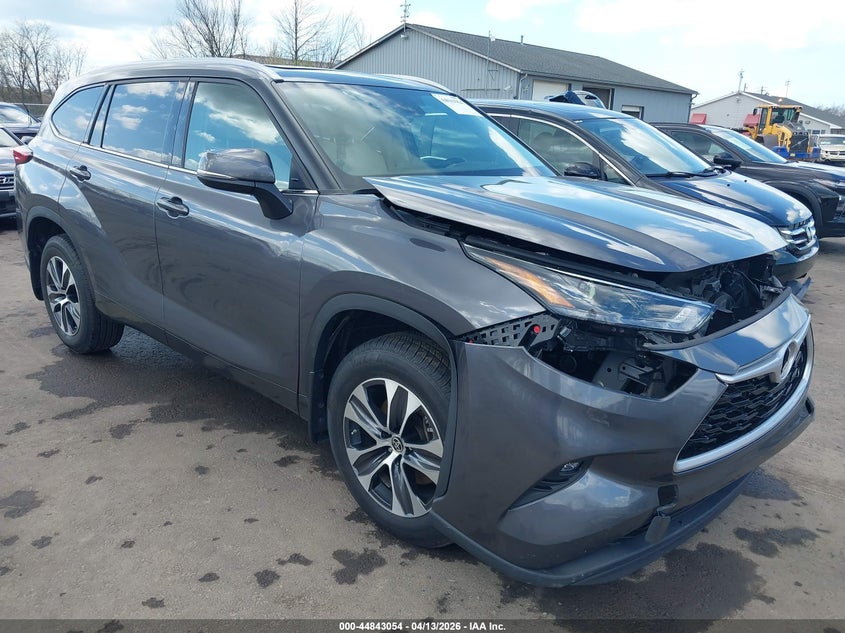 2022 TOYOTA HIGHLANDER XLE