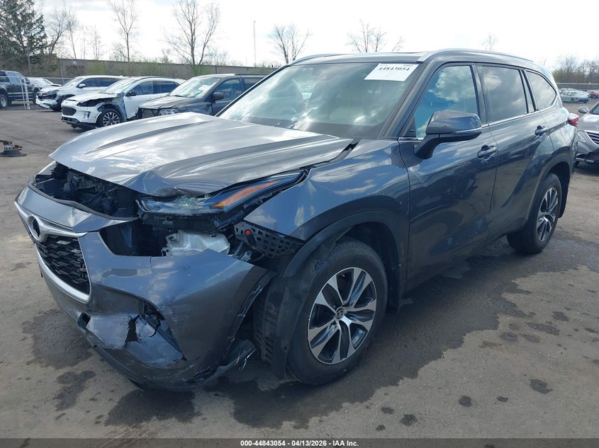 2022 Toyota Highlander Xle 5TDGZRBH0NS176952 photo 1