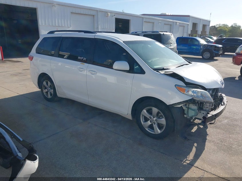2015 Toyota Sienna Le 8 Passenger