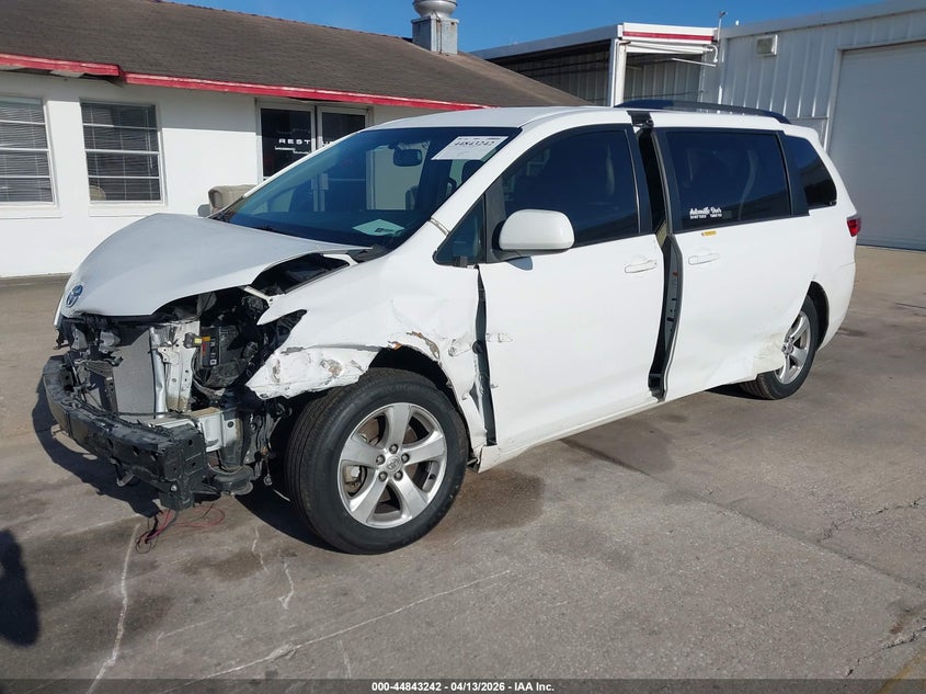 2015 Toyota Sienna Le 8 Passenger