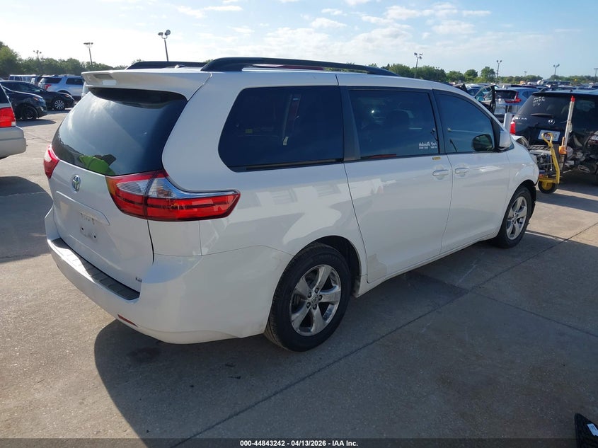 2015 Toyota Sienna Le 8 Passenger