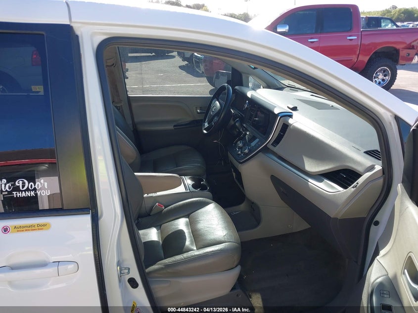 2015 Toyota Sienna Le 8 Passenger