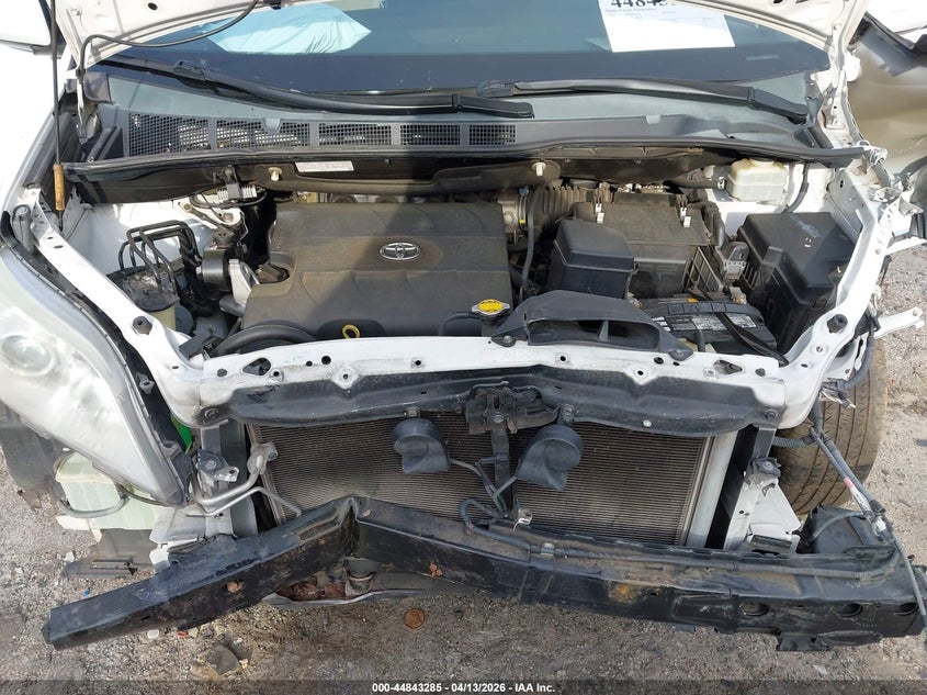 TOYOTA SIENNA 2015 VIN 5TDKK3DC8FS588275