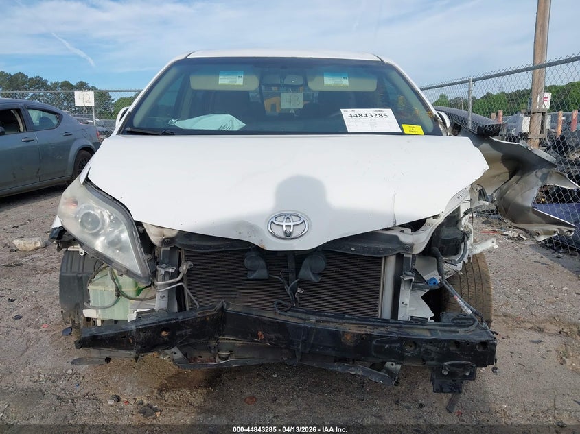 TOYOTA SIENNA 2015 VIN 5TDKK3DC8FS588275