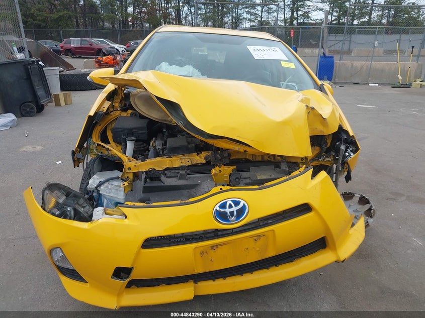 2014 TOYOTA PRIUS C auction photo 6