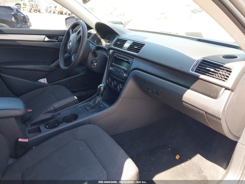 2014 Volkswagen Passat 1.8T S