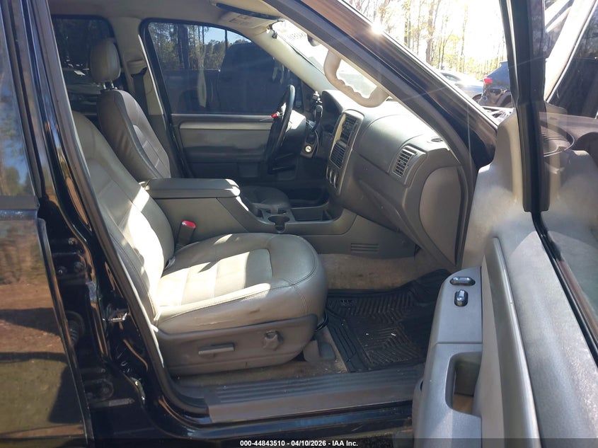 2004 Ford Explorer Xlt