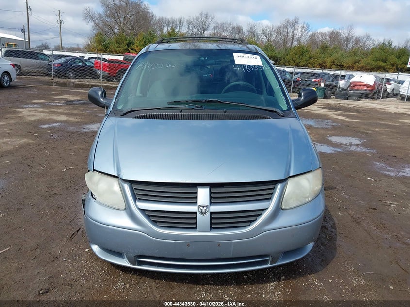 2005 Dodge Caravan Sxt VIN: 1D4GP45R55B235033 Lot: 44843530