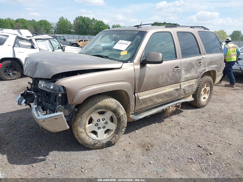 2004 CHEVROLET TAHOE auction photo 2