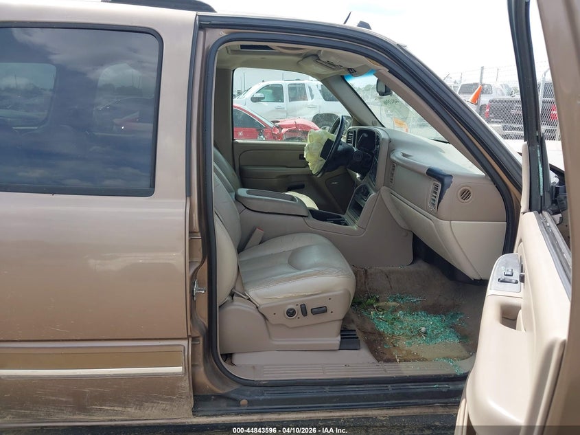 2004 CHEVROLET TAHOE auction photo 5