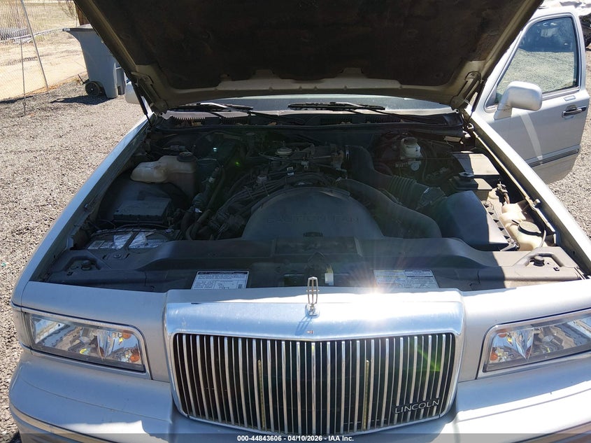 1997 Lincoln Town Car Signature VIN: 1LNLM82W3VY664959 Lot: 44843606