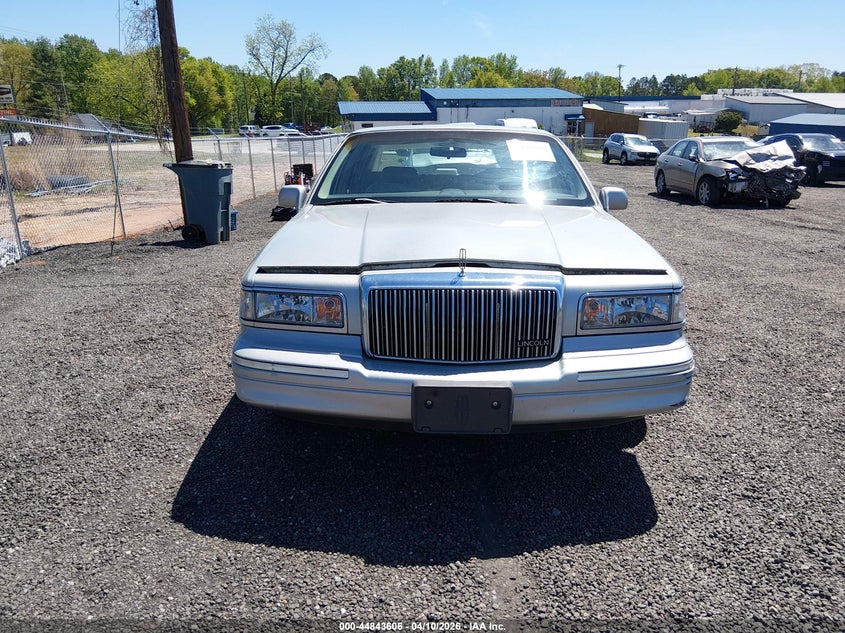 1997 Lincoln Town Car Signature VIN: 1LNLM82W3VY664959 Lot: 44843606