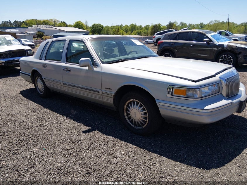 1997 Lincoln Town Car Signature