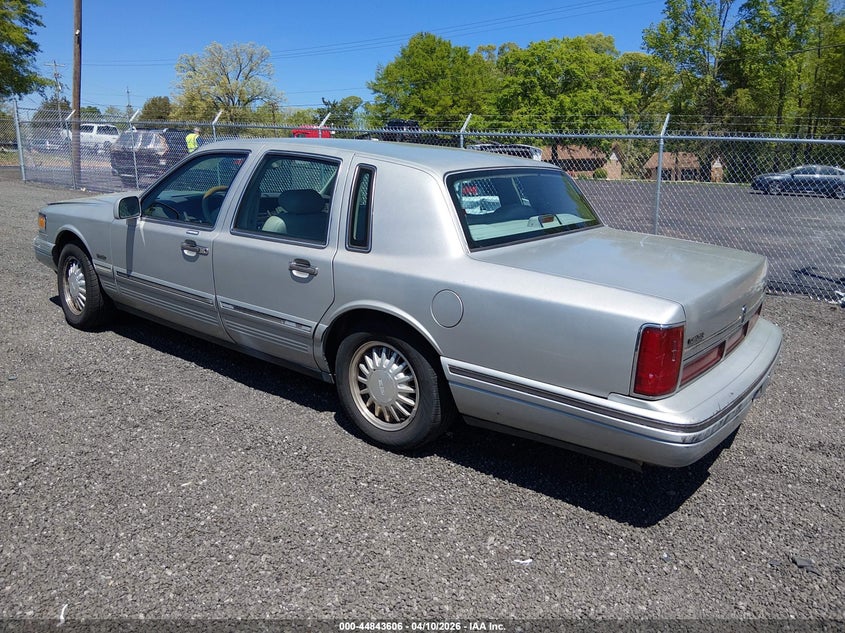 1997 Lincoln Town Car Signature