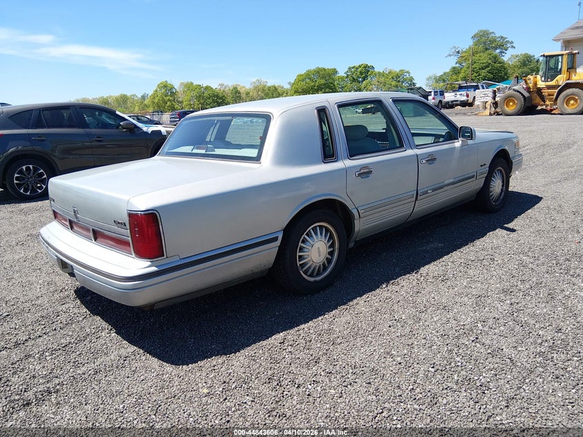 1997 Lincoln Town Car Signature