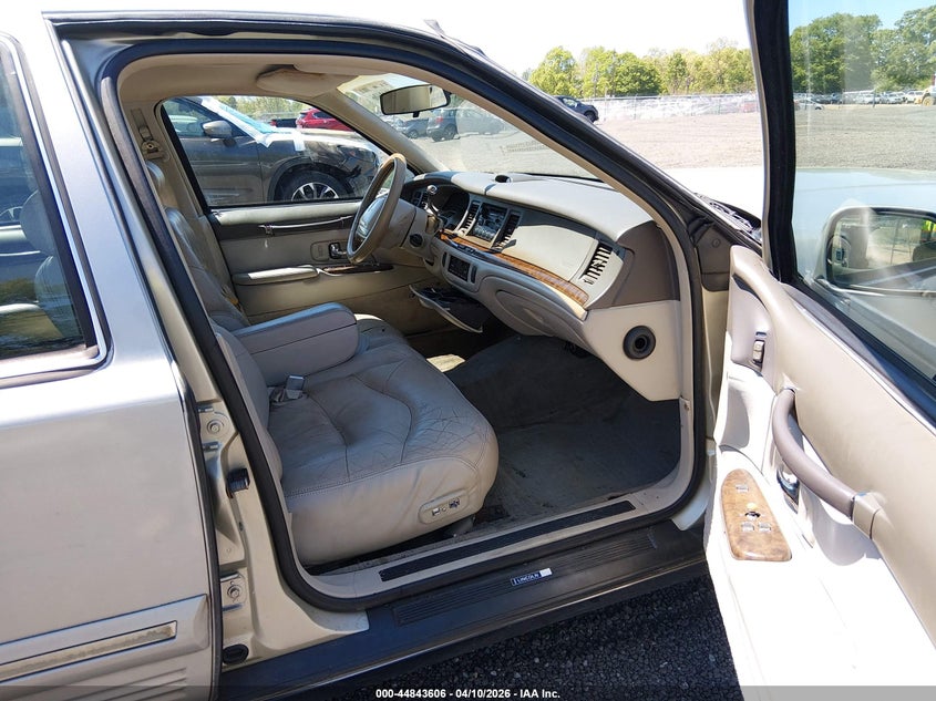 1997 Lincoln Town Car Signature