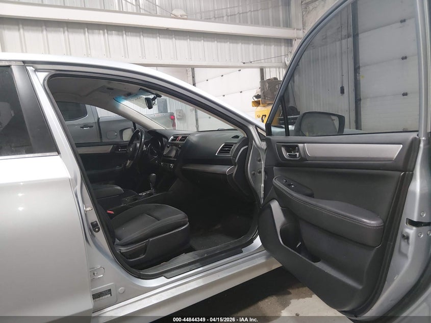 2015 SUBARU LEGACY auction photo 5
