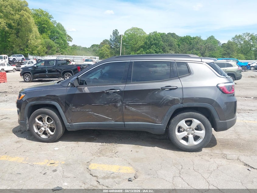 3C4NJCBB2JT468996 2018 Jeep Compass 2.4 Latitude Fwd grey