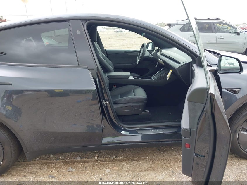 2026 Tesla Model y All-Wheel Drive/Long Range Launch Series/Premium All-Wheel Drive grey Lot 111044844510 Vin 7SAYGDEE2TA666275