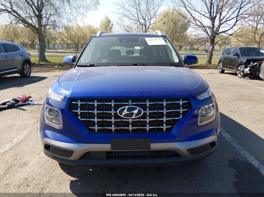 2022 Hyundai Venue Limited VIN: KMHRC8A32NU179675 Lot: 44844650