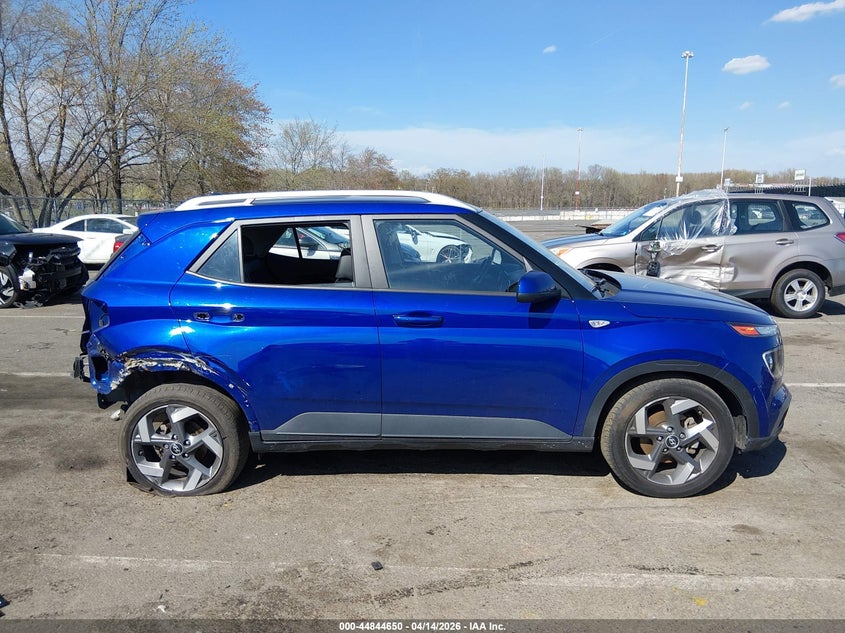 2022 Hyundai Venue Limited VIN: KMHRC8A32NU179675 Lot: 44844650