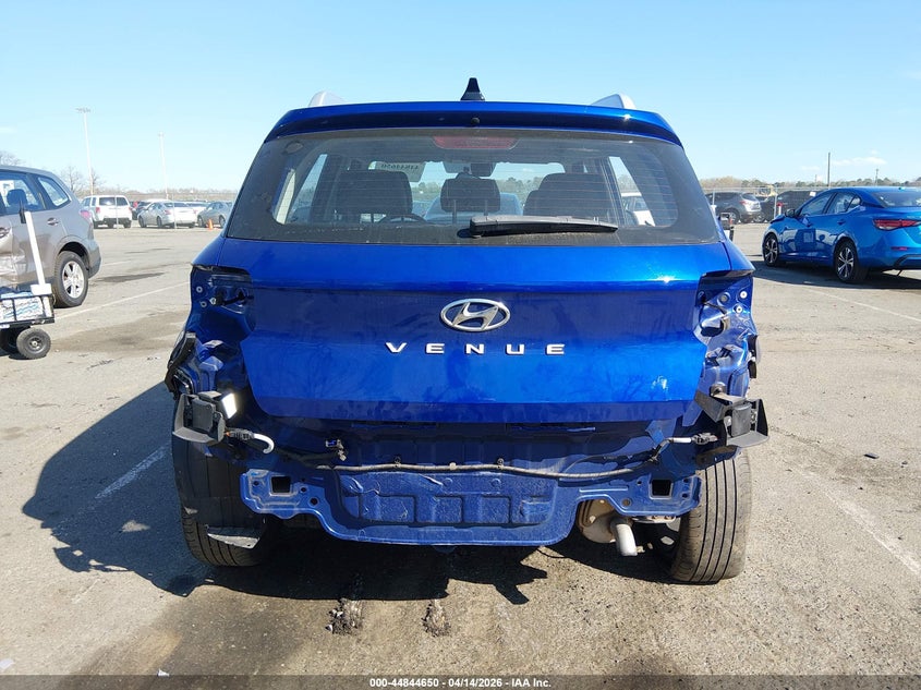 2022 Hyundai Venue Limited VIN: KMHRC8A32NU179675 Lot: 44844650