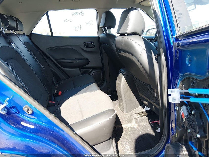 2022 Hyundai Venue Limited VIN: KMHRC8A32NU179675 Lot: 44844650