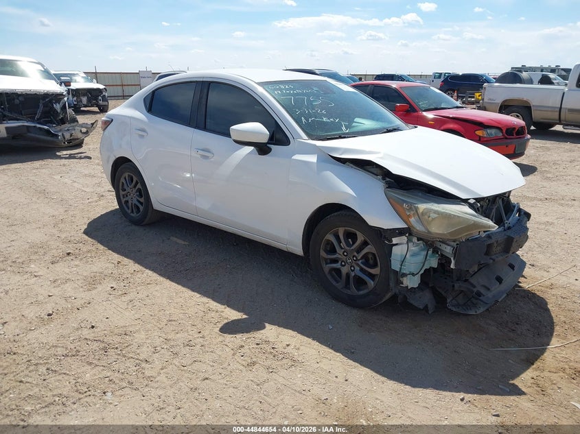 2019 TOYOTA YARIS LE