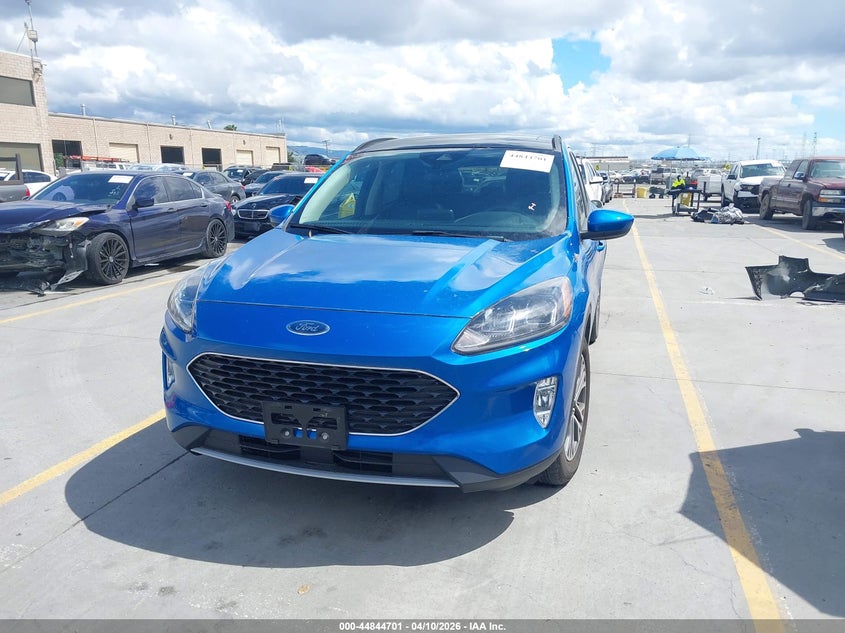 1FMCU0H60LUA57916 2020 Ford Escape 1.5 Sel blue