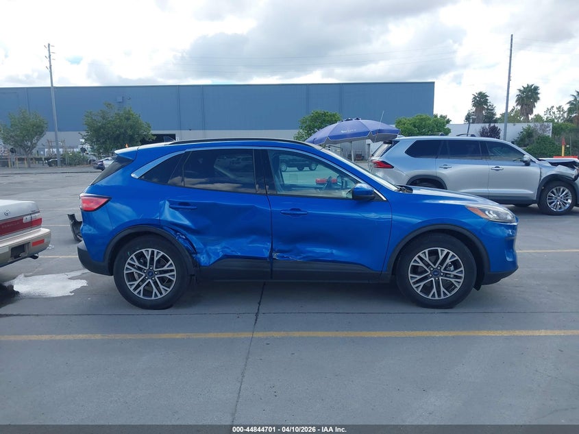 1FMCU0H60LUA57916 2020 Ford Escape 1.5 Sel blue