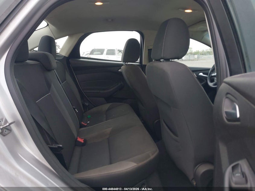2014 Ford Focus 2.0 Se silver Lot 111044844813 Vin 1FADP3F24EL282775