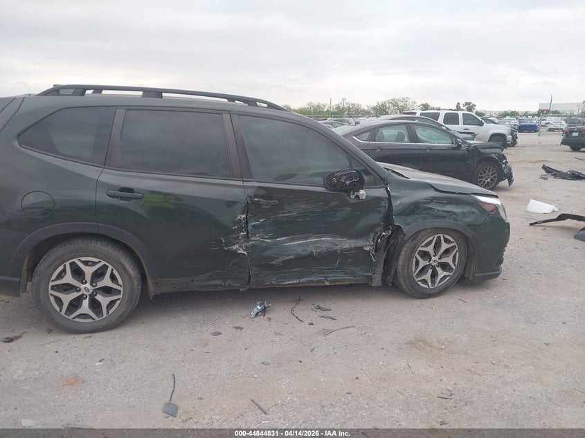 2022 Subaru Forester Premium VIN: JF2SKAEC5NH496516 Lot: 44844831