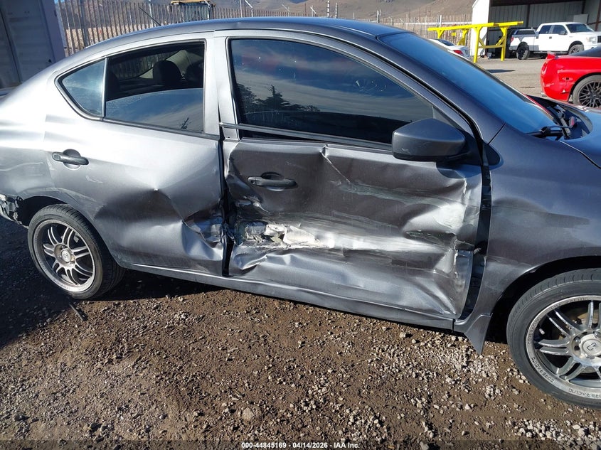 2017 Nissan Versa 1.6 1.6 S+ silver Lot 111044845169 Vin 3N1CN7AP4HL848550