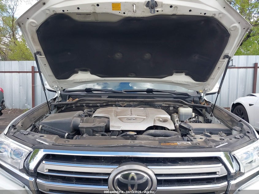2016 Toyota Land Cruiser V8 VIN: JTMCY7AJ0G4046601 Lot: 44845214