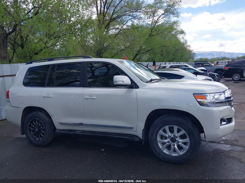 2016 Toyota Land Cruiser V8 VIN: JTMCY7AJ0G4046601 Lot: 44845214