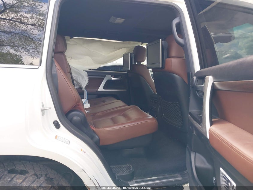 2016 Toyota Land Cruiser V8 VIN: JTMCY7AJ0G4046601 Lot: 44845214