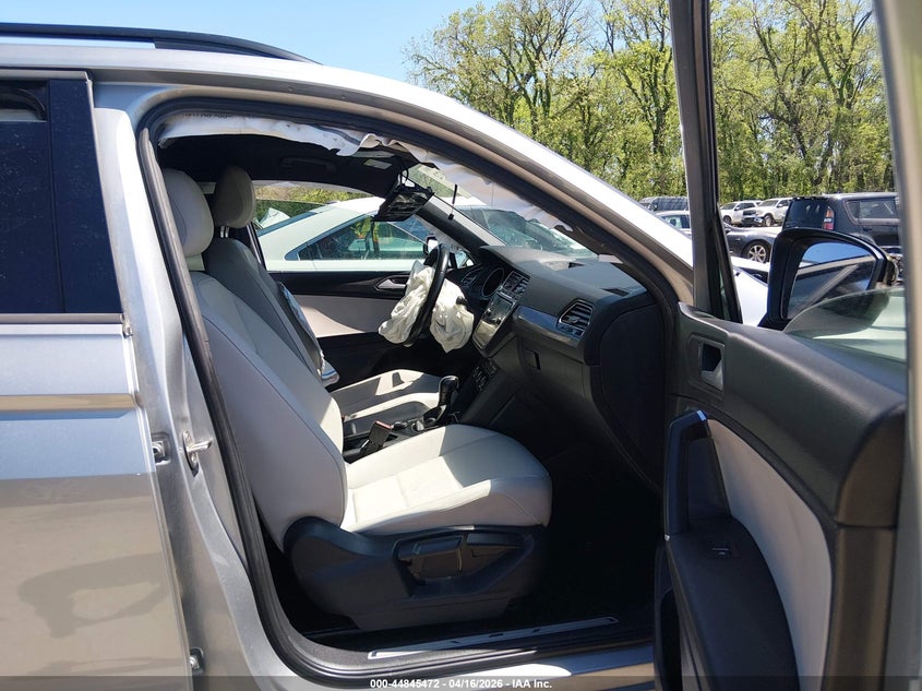 2020 VOLKSWAGEN TIGUAN auction photo 5