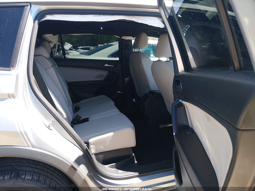 2020 VOLKSWAGEN TIGUAN auction photo 8