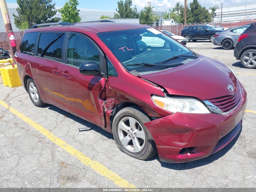 2015 Toyota Sienna Le 8 Passenger