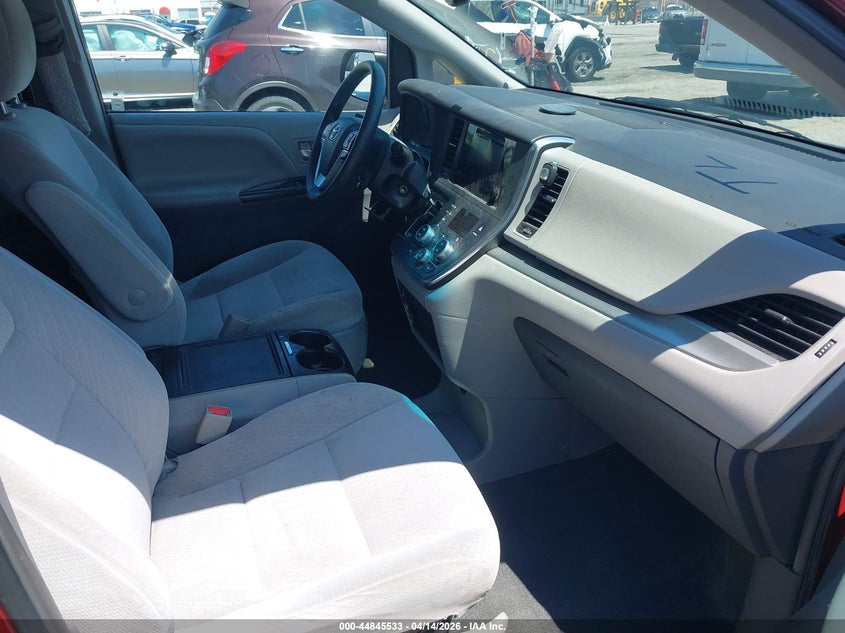 2015 Toyota Sienna Le 8 Passenger