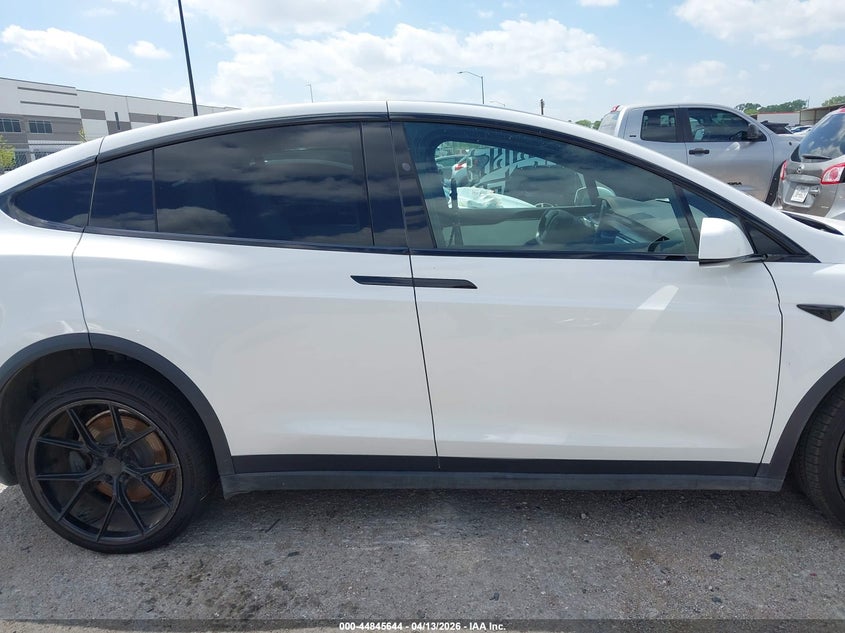 2022 Tesla Model X Plaid Tri Motor All-Wheel Drive VIN: 7SAXCBE68NF341768 Lot: 44845644