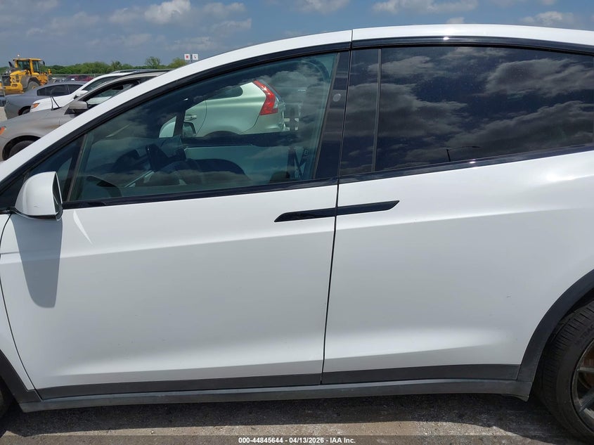 2022 Tesla Model X Plaid Tri Motor All-Wheel Drive VIN: 7SAXCBE68NF341768 Lot: 44845644